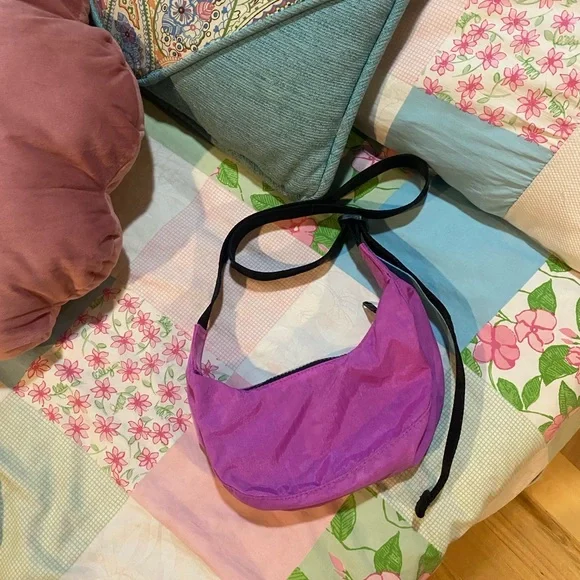 Baggu mini crescent extra pink crossbody bag uo - Picture 2 of 3